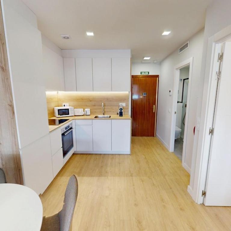 Stunning penthouse in Cuatro Caminos for 4 pax - Artistas 1 - Apartamento de 1 dormitorio con terraza - 18