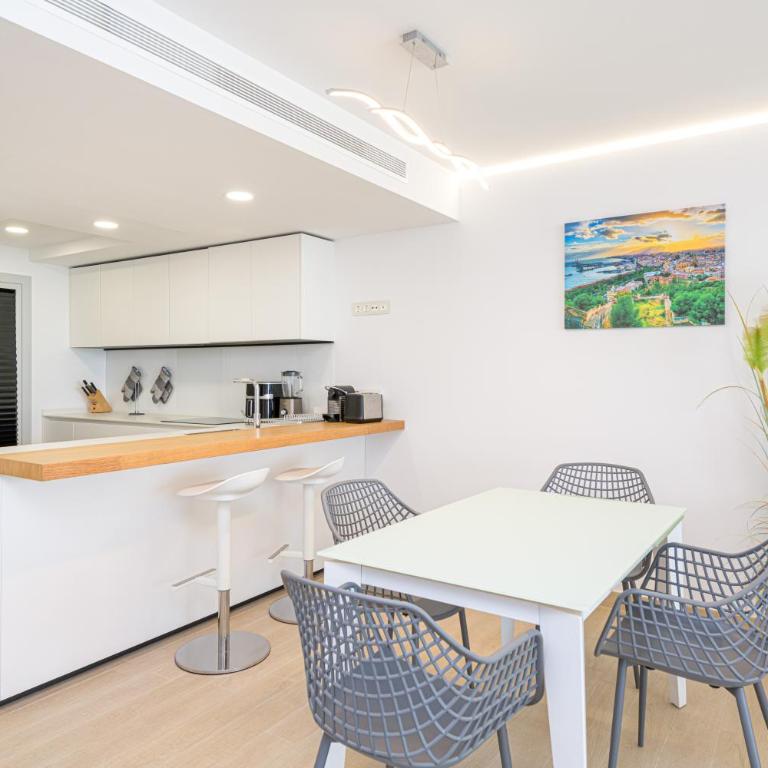 WintowinRentals Fuengirola Exclusive Sea View Apartment with Terrace, Pool and Parking - Apartamento de 2 dormitorios - 26