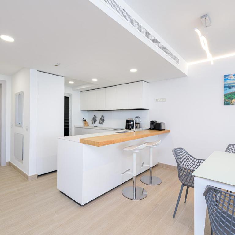 WintowinRentals Fuengirola Exclusive Sea View Apartment with Terrace, Pool and Parking - Apartamento de 2 dormitorios - 25