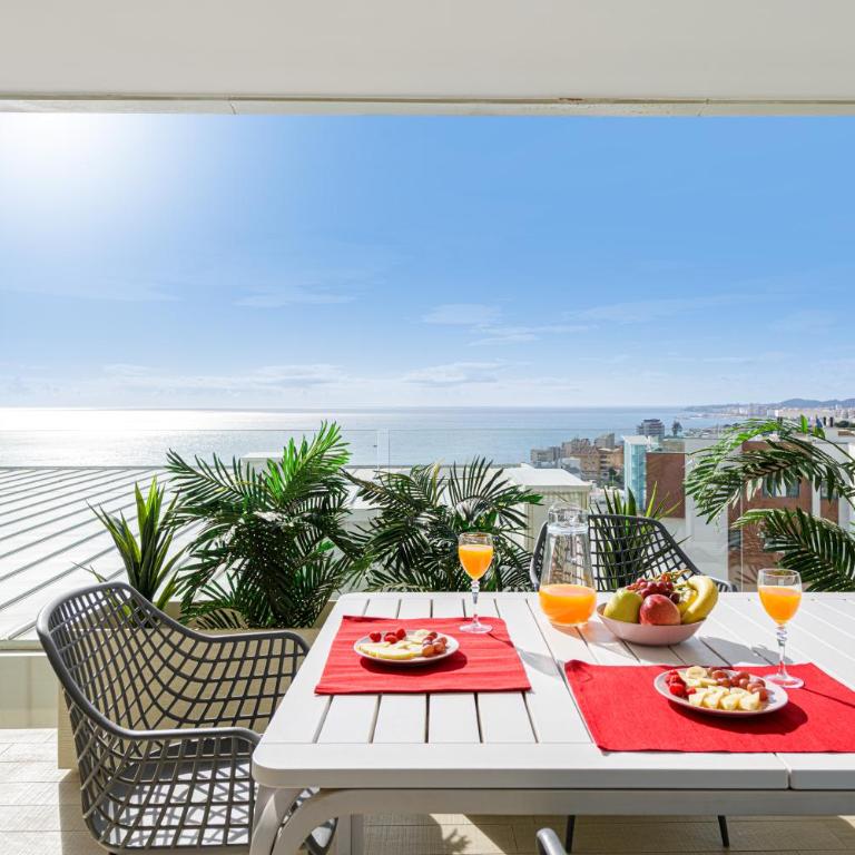 WintowinRentals Fuengirola Exclusive Sea View Apartment with Terrace, Pool and Parking - Apartamento de 2 dormitorios - 2