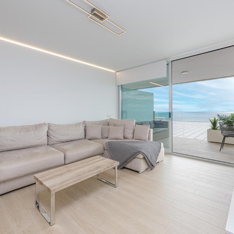 WintowinRentals Fuengirola Exclusive Sea View Apartment with Terrace, Pool and Parking - Apartamento de 2 dormitorios - 3