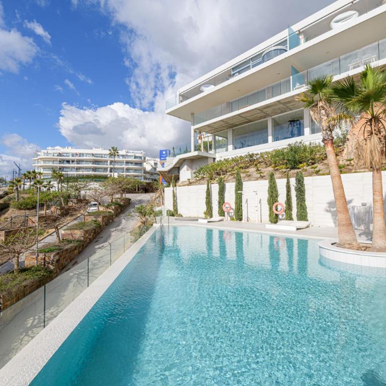 WintowinRentals Fuengirola Exclusive Sea View Apartment with Terrace, Pool and Parking - Apartamento de 2 dormitorios - 1