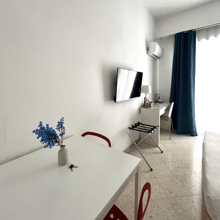 Palermo Central BB - Double Room with Private External Bathroom - 14
