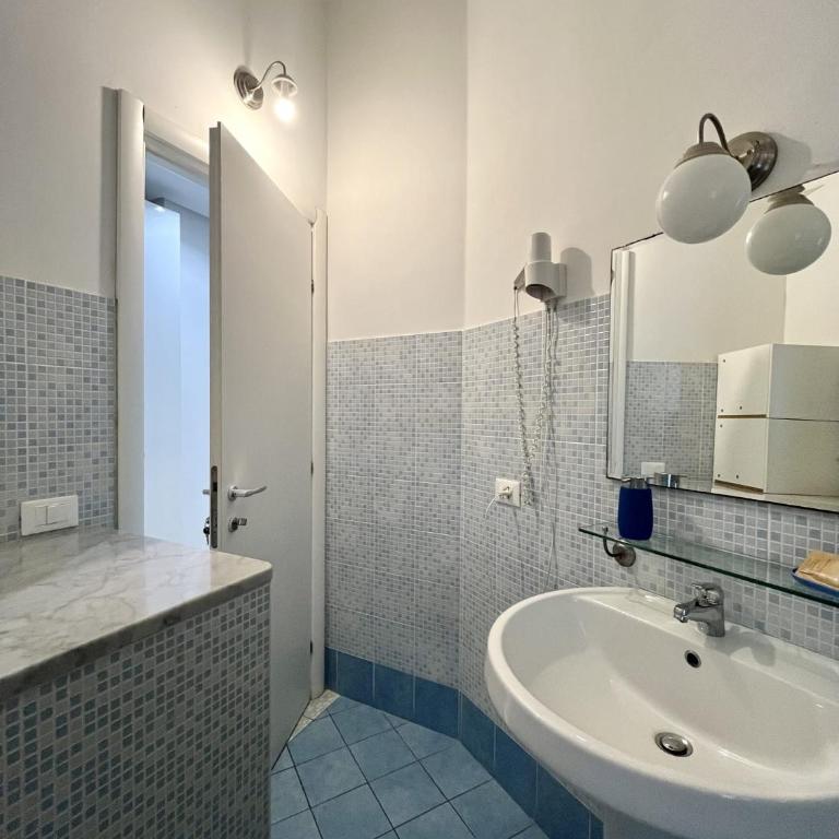Palermo Central BB - Double Room with Private External Bathroom - 13