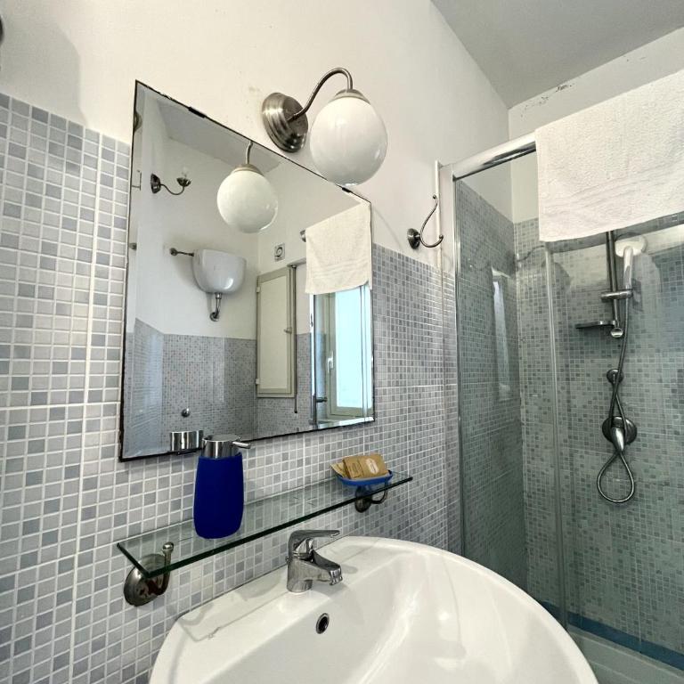 Palermo Central BB - Double Room with Private External Bathroom - 12