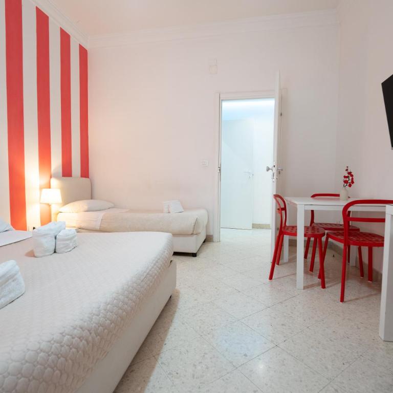 Palermo Central BB - Triple Room with Private External Bathroom - 3