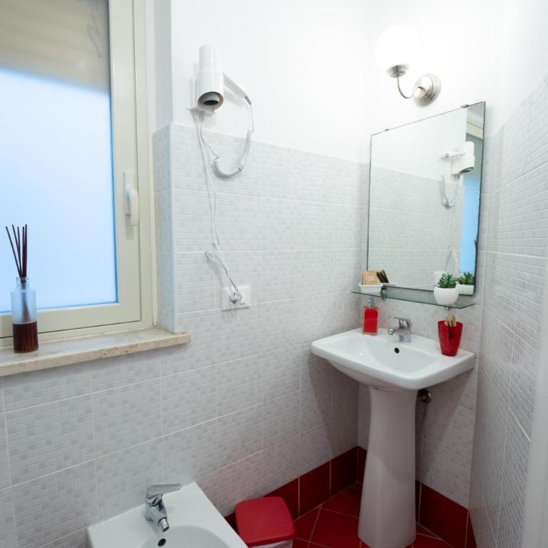 Palermo Central BB - Triple Room with Private External Bathroom - 8