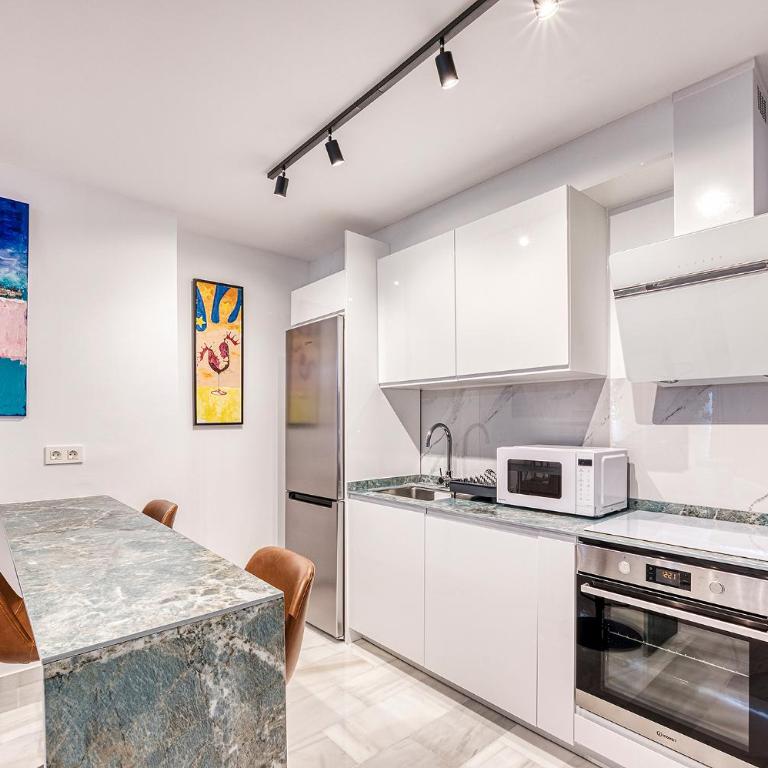 2 bedroom in Puerto Banus with open sea views - Two-Bedroom Apartment - 8