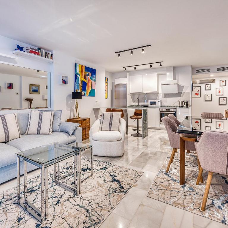 2 bedroom in Puerto Banus with open sea views - Two-Bedroom Apartment - 11