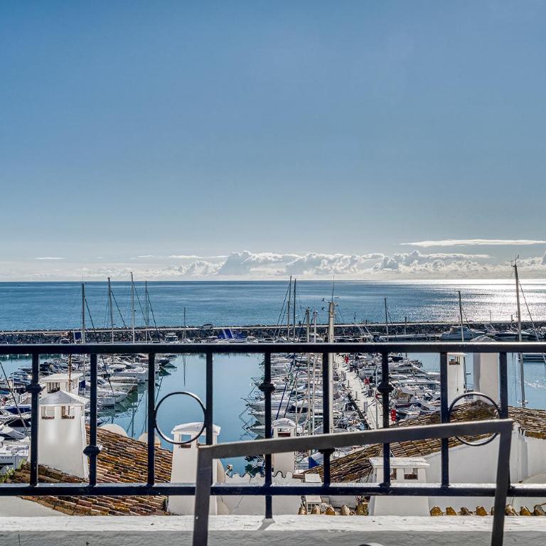 2 bedroom in Puerto Banus with open sea views - Two-Bedroom Apartment - 25