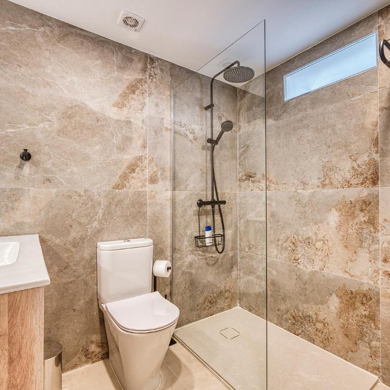2 bedroom in Puerto Banus with open sea views - Two-Bedroom Apartment - 23