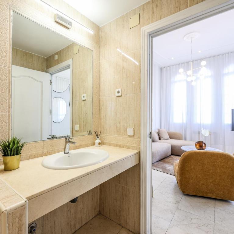 AmazINN Boutique Madrid Canalejas - Penthouse Apartment - 28
