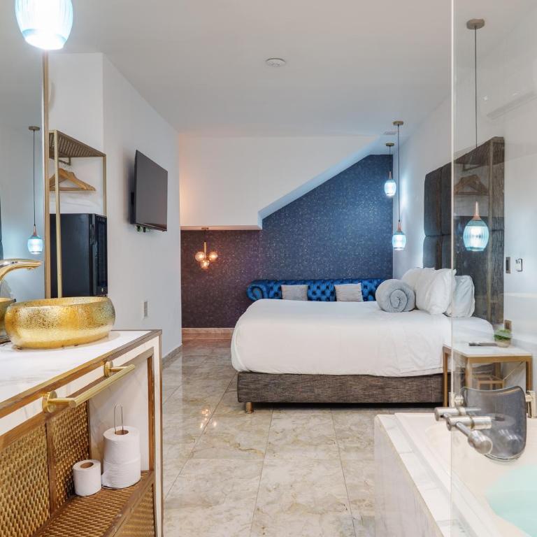 Lleras Vibex Party - King Room with Spa Bath - 10