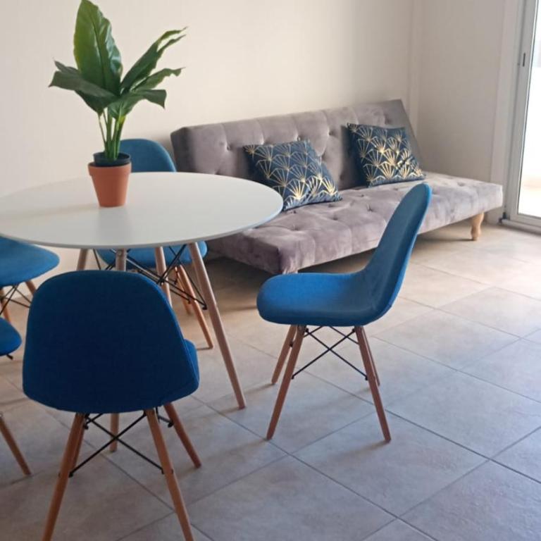 Camba Cua Godoy - Two-Bedroom Apartment - 1