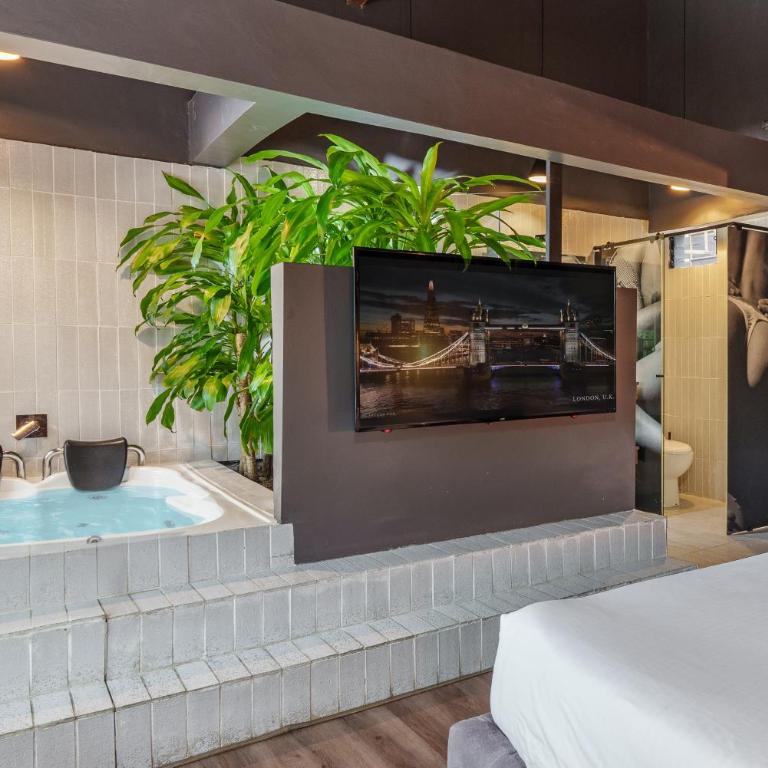 Lleras Vibex Party - Studio with Spa Bath - 2