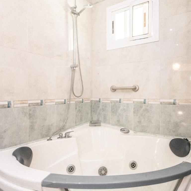 Spacious Andalusian villa with private pool REMS - Casa de 6 dormitorios - 37
