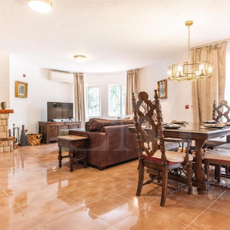 Spacious Andalusian villa with private pool REMS - Casa de 6 dormitorios - 10