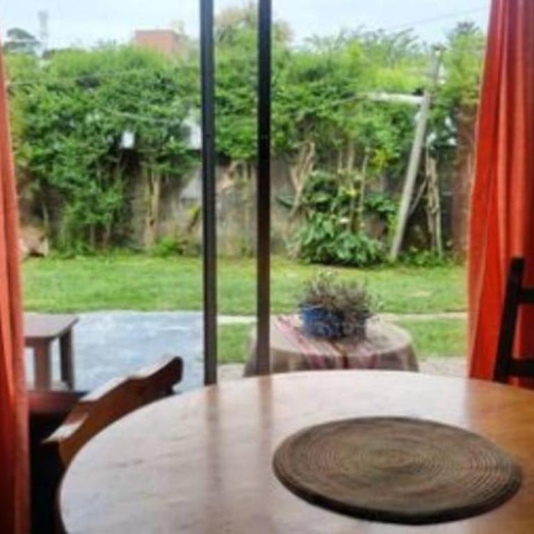 Cabaña de 2 pisos al fondo con entrada y patio independiente - One-Bedroom Apartment - 11