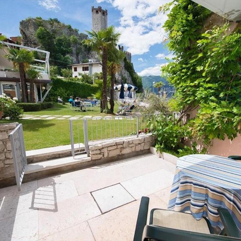 Hotel Castello Lake Front - Camera Matrimoniale con Vista Giardino - 3