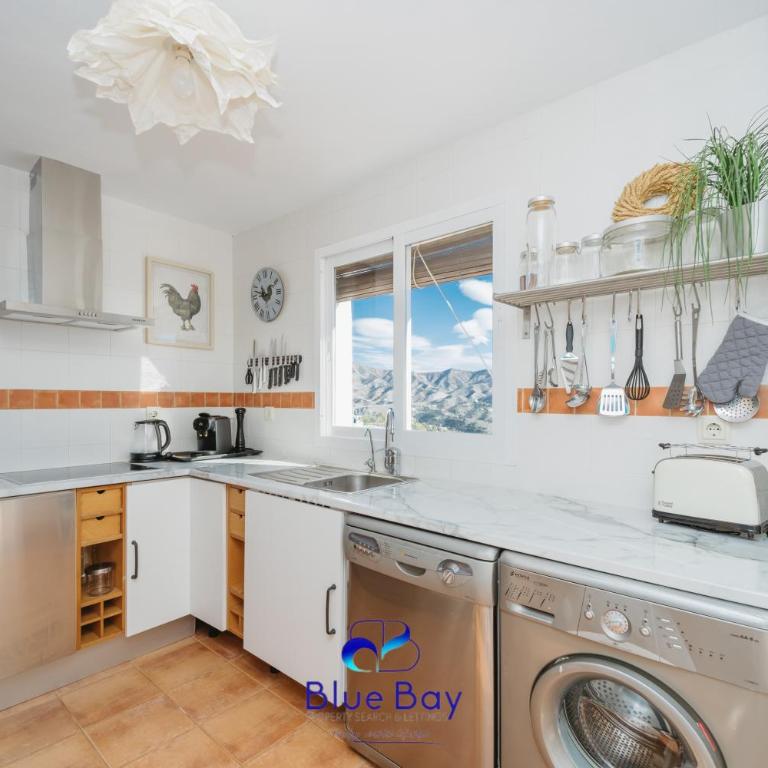 Al Alba Townhouse with Community Pool and Padel - Four-Bedroom House - 21