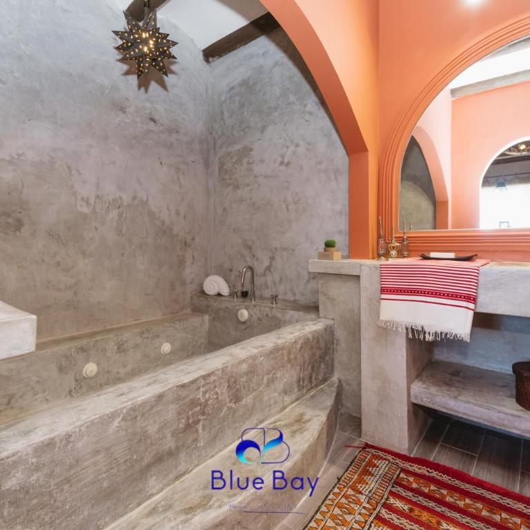 Al Alba Townhouse with Community Pool and Padel - Four-Bedroom House - 48