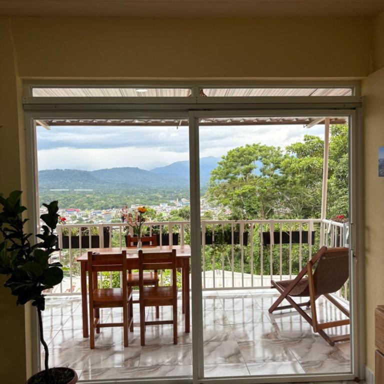 Hostal Tena Ñaui - Triple Room with Mountain View - 4