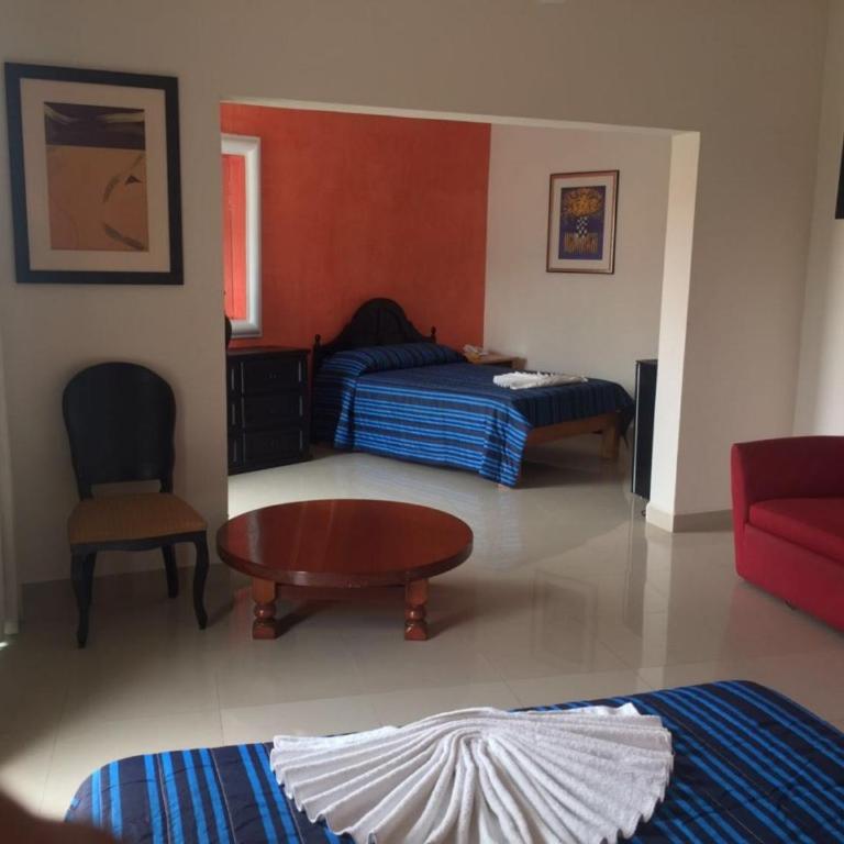 Casa del Parque Vallarta - Family Room with Balcony - 10
