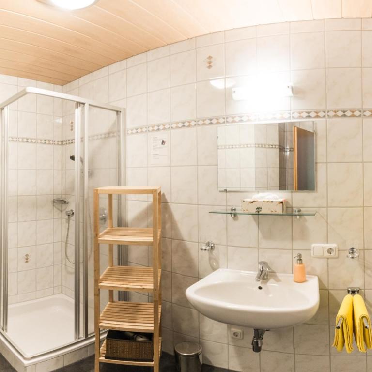 Haus Binder - Apartment mit 2 Schlafzimmern und Balkon - 10