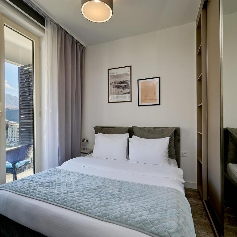 Skyline Sunset - Studio Apartment with Balcony - 1