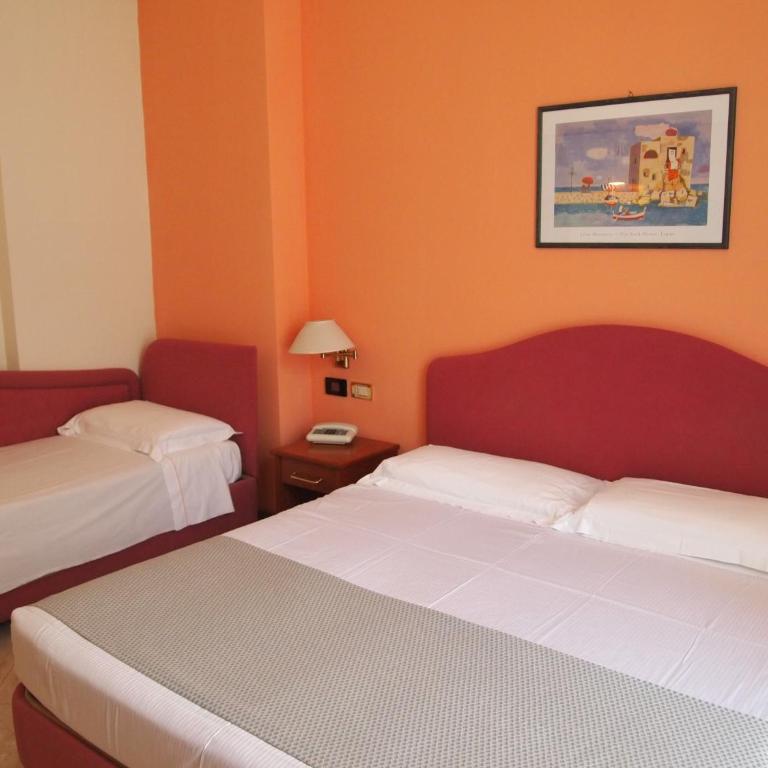 Piccolo Hotel - Camera Tripla Classic - 3