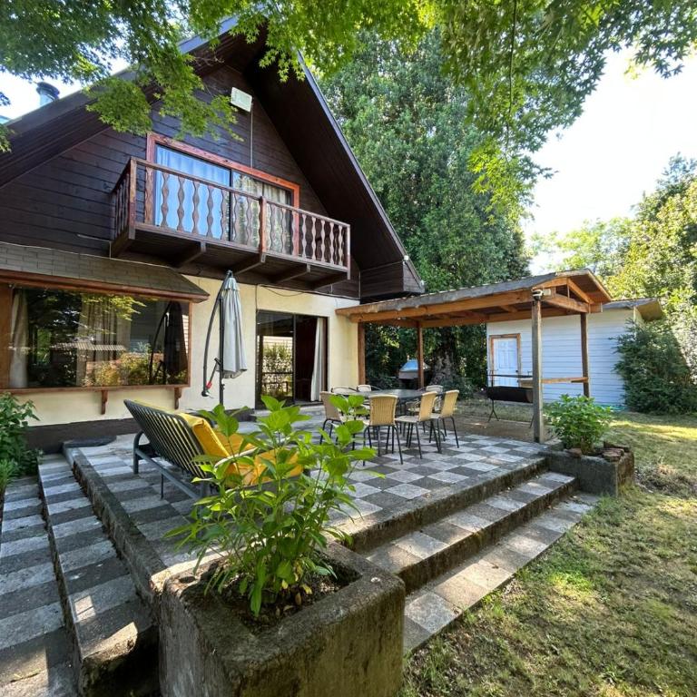 Cabañas Mulpun - Five-Bedroom House - 8
