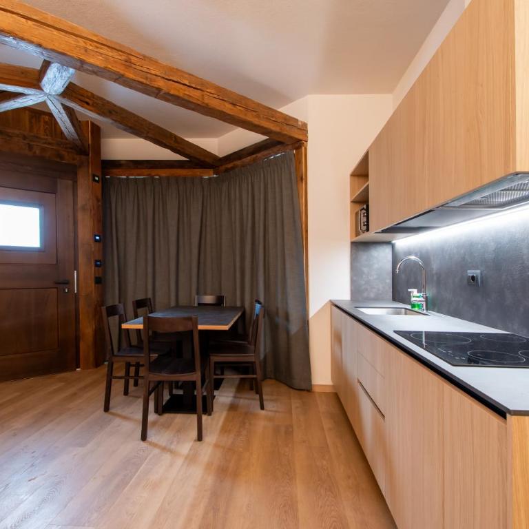 Chalet Layla by Original Galli - Deluxe Two Bedroom Apartment with Garden - 9