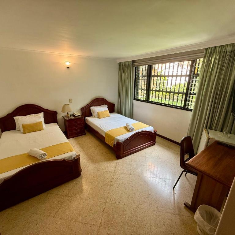 Hotel Balcones De Malibu - Twin Room - 3