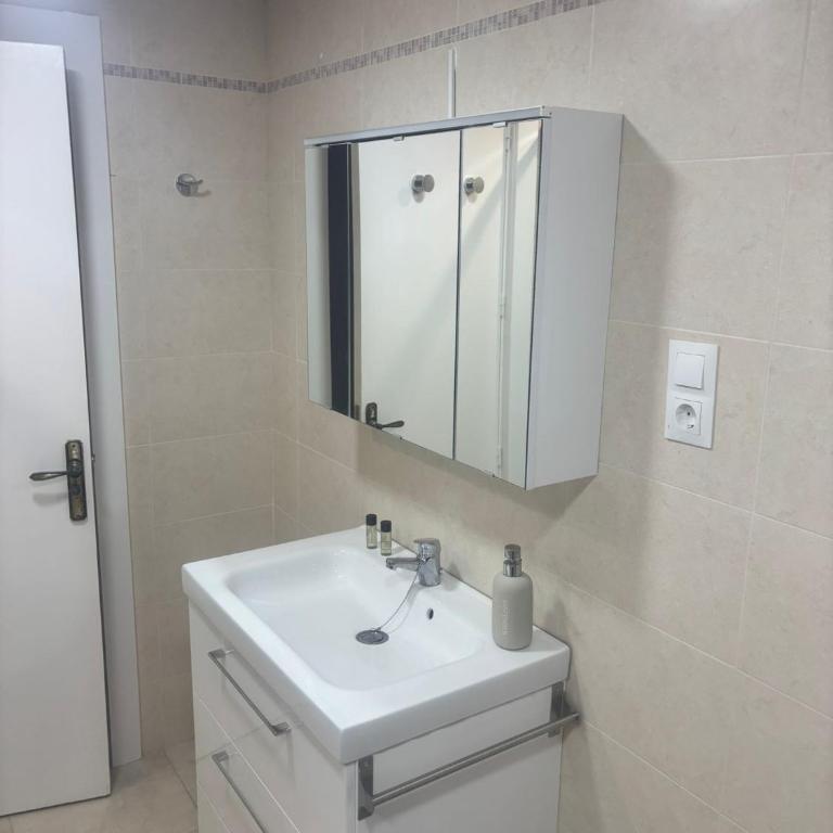 Coqueto ático junto a la playa by Rent Me - Apartamento de 1 dormitorio con terraza - 15