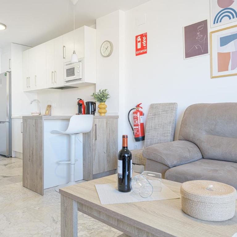 WintowinRentals Apartment with Stunning Sea and Mountain Views and Pool in Fuengirola - Two-Bedroom Apartment - 18