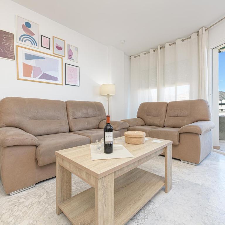 WintowinRentals Apartment with Stunning Sea and Mountain Views and Pool in Fuengirola - Two-Bedroom Apartment - 14