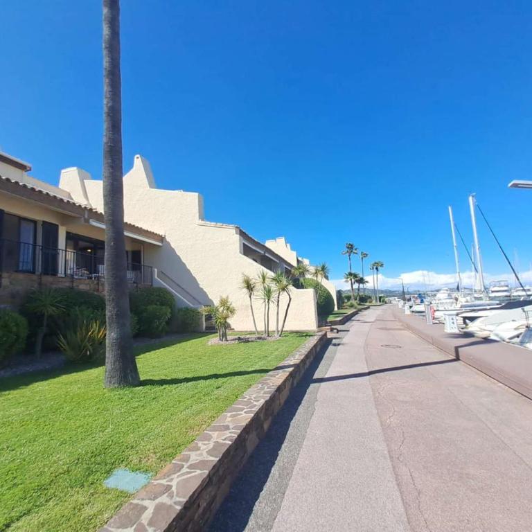 Brigantine112 - Appt 4 pers climatisé vue mer avec accès direct au port, proche de St Tropez et ses plages - Appartamento con 2 Camere da Letto e Vista Porto - 15
