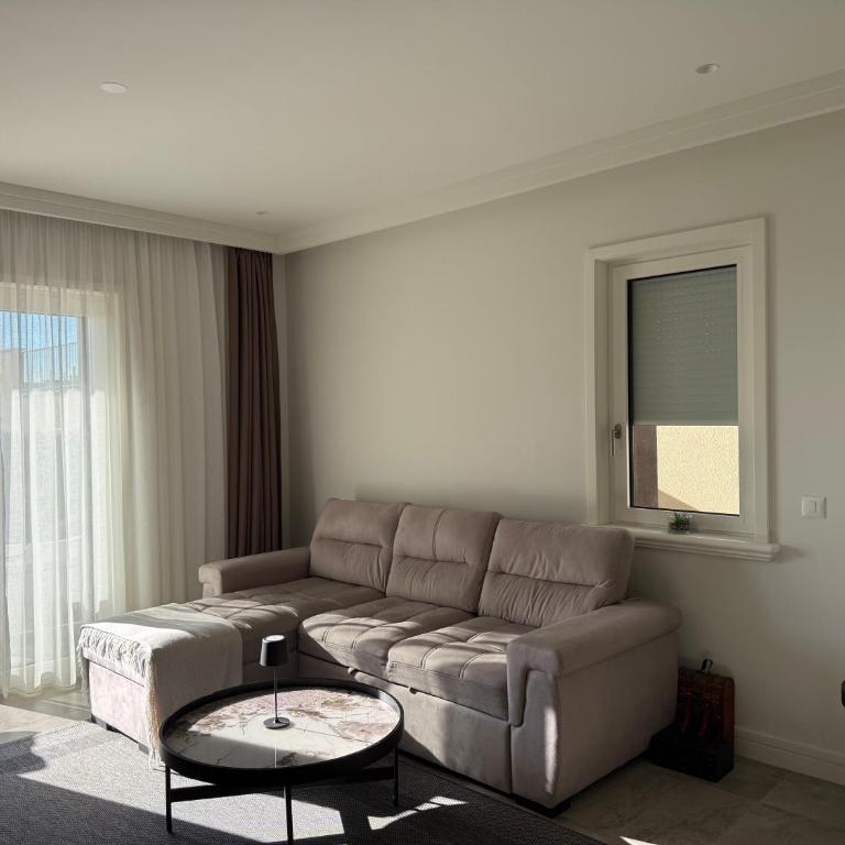 Centrale Contemporary Apartment With Direct Pool Access - One-Bedroom Apartment with Terrace - 26
