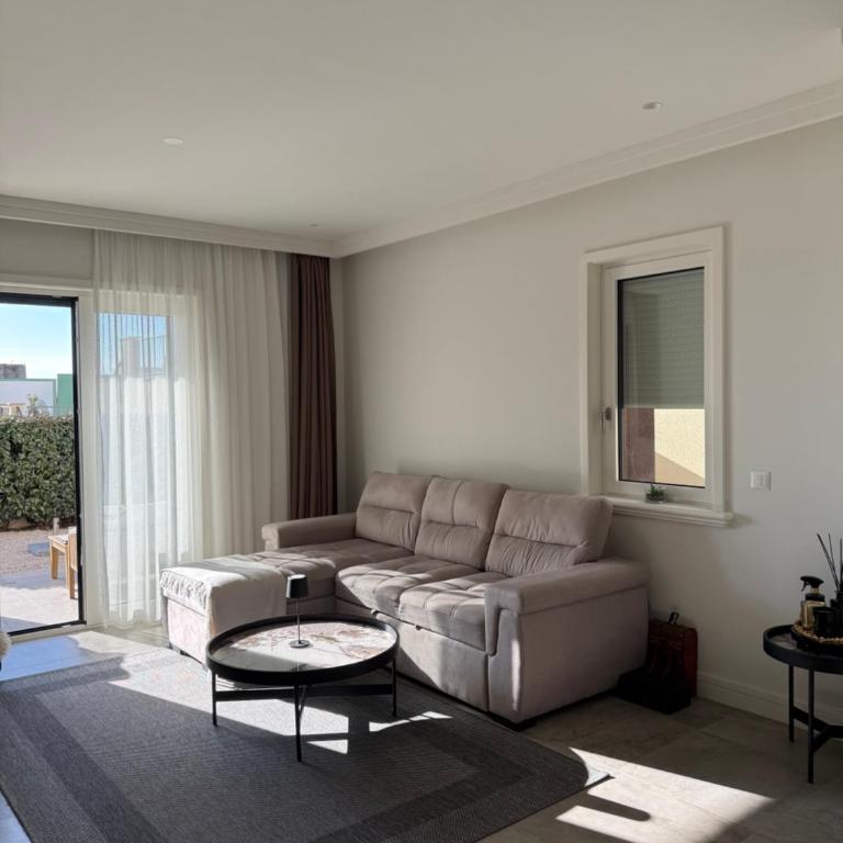 Centrale Contemporary Apartment With Direct Pool Access - One-Bedroom Apartment with Terrace - 2
