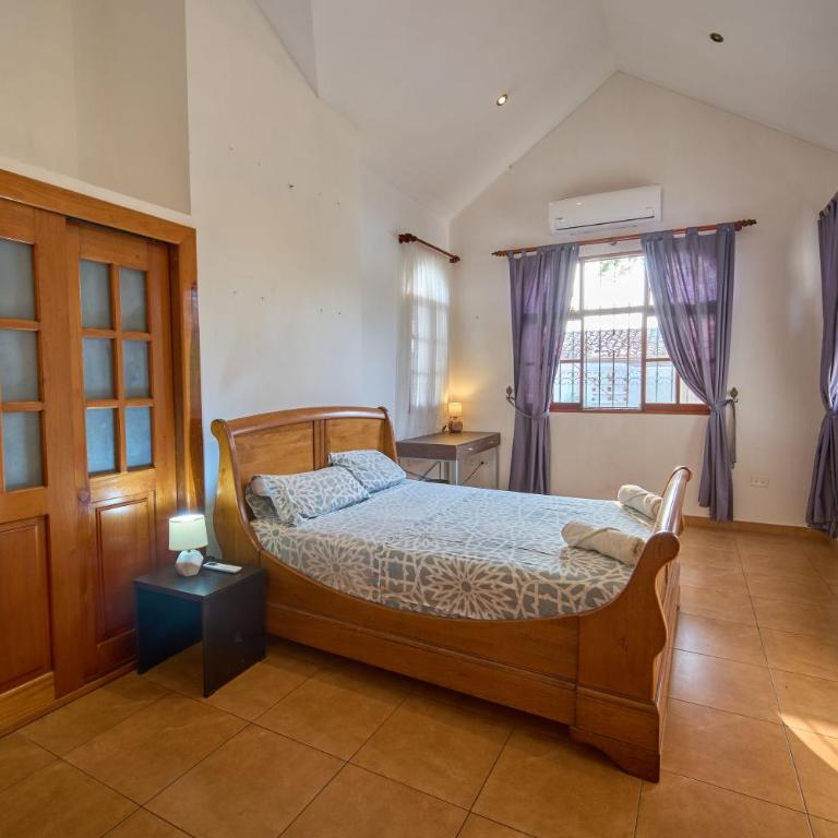 Hermosa Casa Colonial - Three-Bedroom House - 3