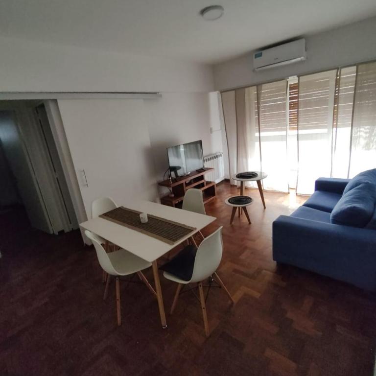 Hermoso Dpto centrico, a 5 cuadras de Av. Alem - Apartamento de 2 dormitorios - 1