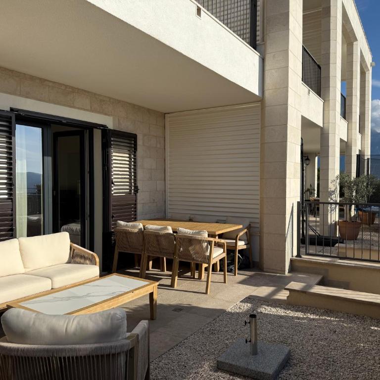 Centrale Contemporary Apartment With Direct Pool Access - One-Bedroom Apartment with Terrace - 30