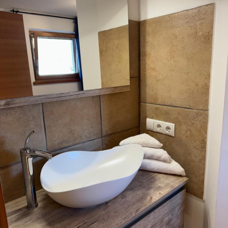 Mountain Flat Luna -Next train station Dobbiaco- - Appartamento Superior con 2 Camere da Letto e Balcone - 15