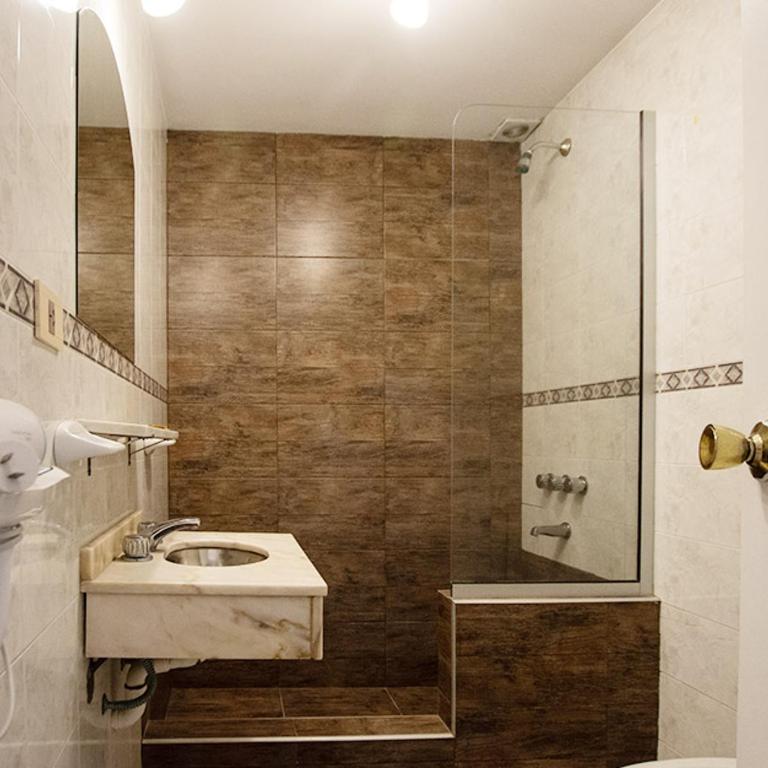 Alamos Hosteria - Habitación Cuádruple con balcón - 5