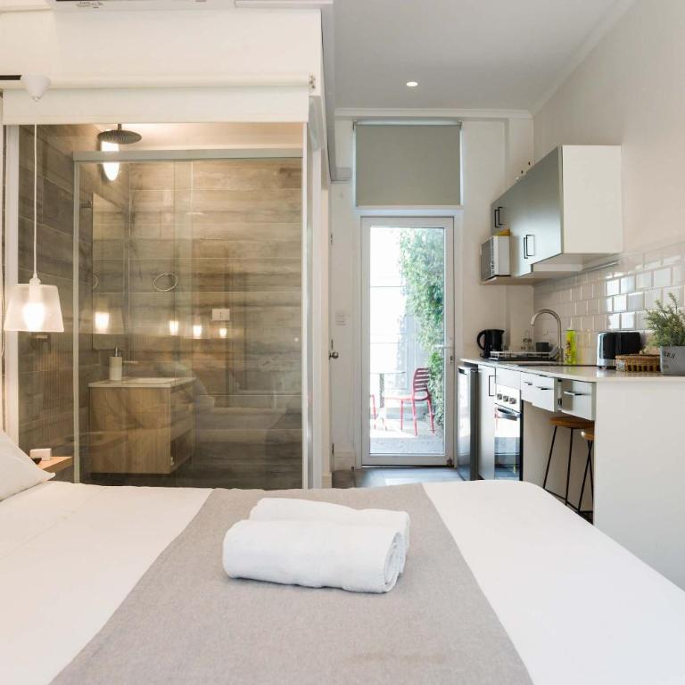 Bellavista Buzz Stylish 1BR Oasis Just Steps from the Metro - Studio - 8