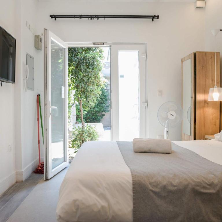 Bellavista Buzz Stylish 1BR Oasis Just Steps from the Metro - Studio - 11