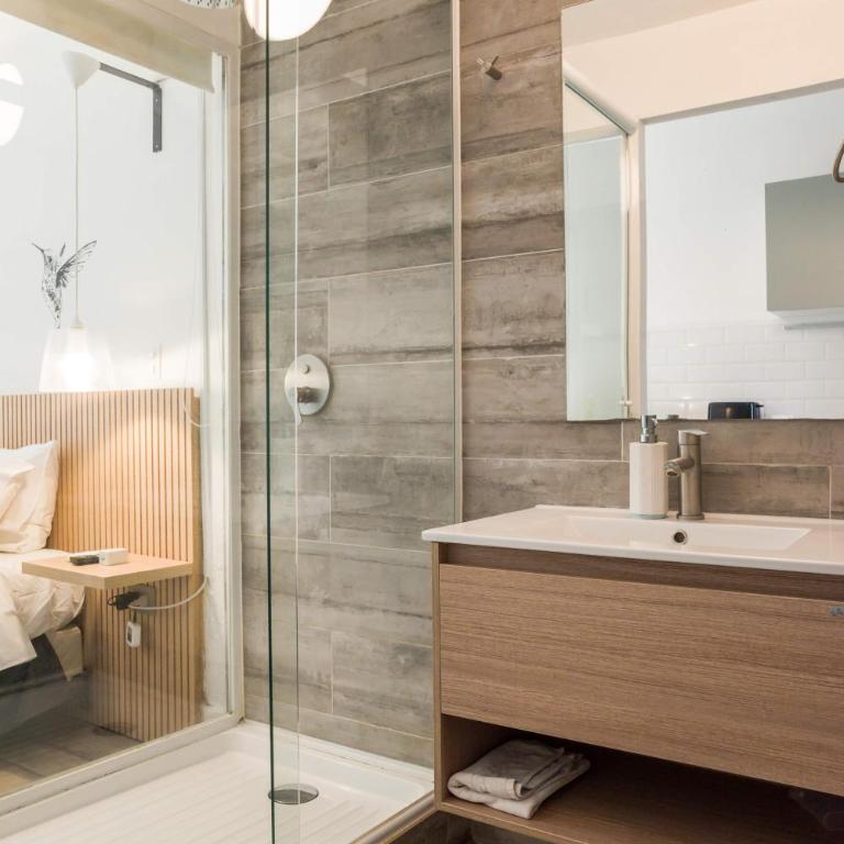 Bellavista Buzz Stylish 1BR Oasis Just Steps from the Metro - Studio - 14