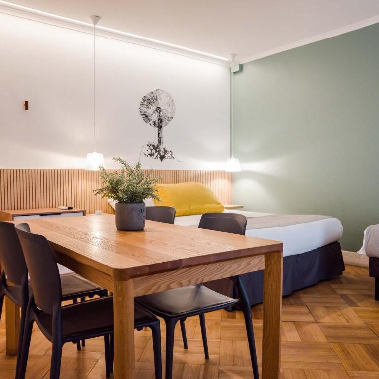 Metro to Fun 1BR near Bellavista & Hospital - Studio - 5