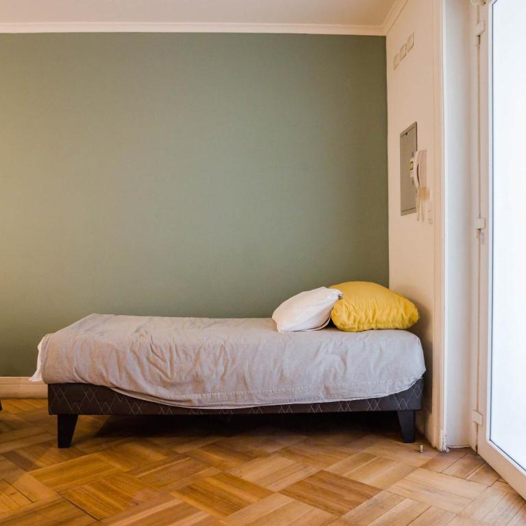 Metro to Fun 1BR near Bellavista & Hospital - Studio - 8