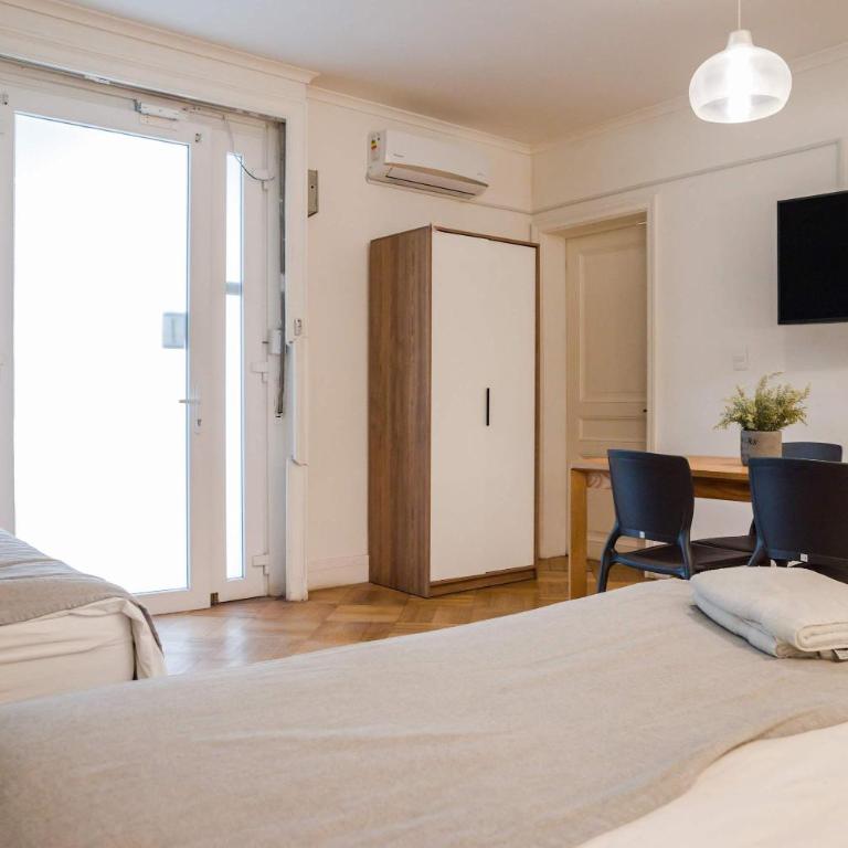 Metro to Fun 1BR near Bellavista & Hospital - Studio - 10